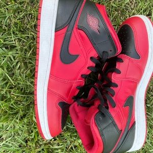 Jordan 1 mids
